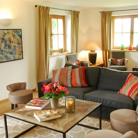 Cozy Chalet Near Ski Area In Kitzbuhel Alpehytte *