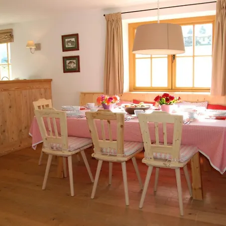Cozy Chalet Near Ski Area In Kitzbuhel شاليه *