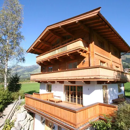 Cozy Chalet Near Ski Area In Kitzbuhel شاليه